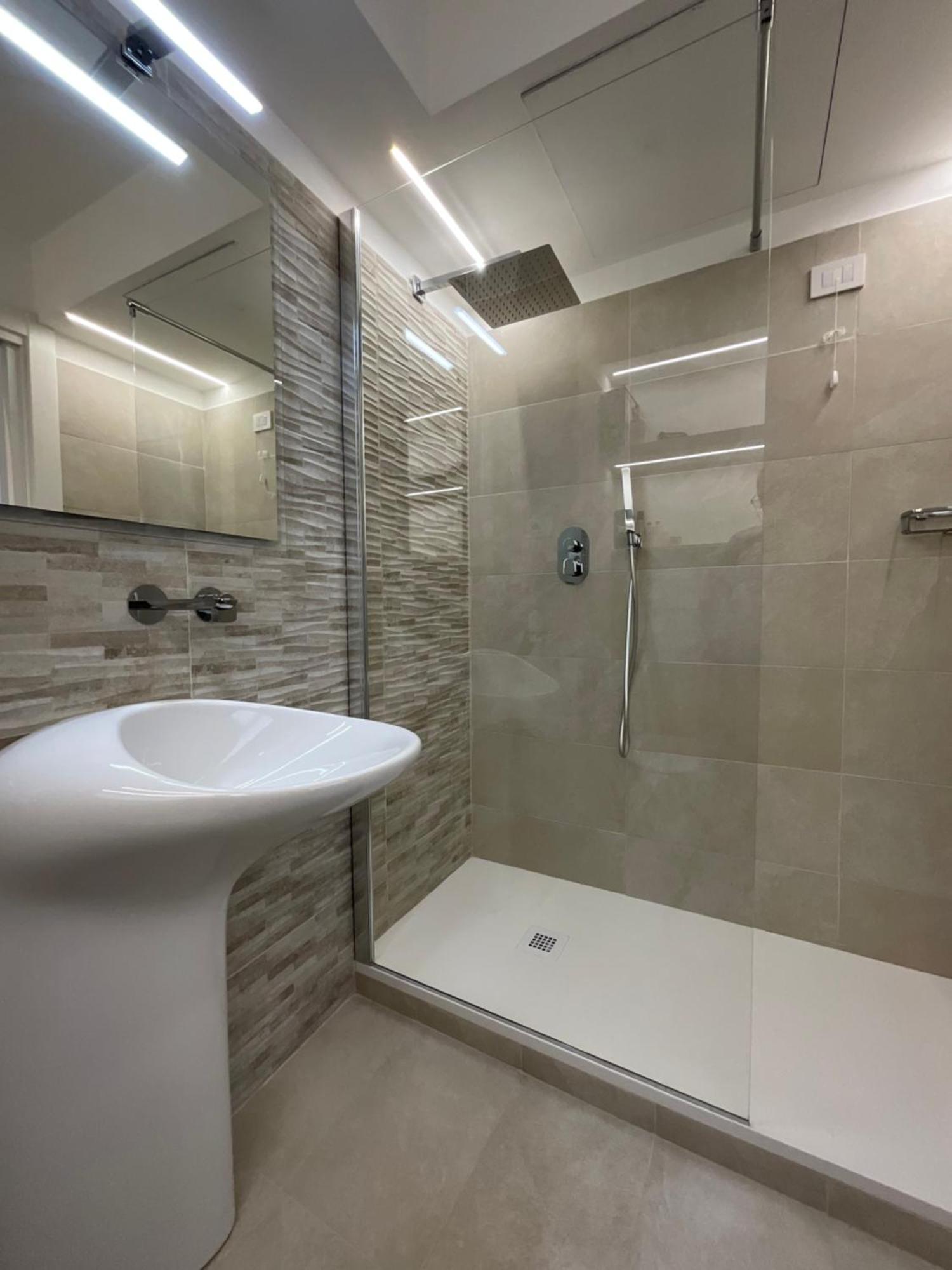 Lägenhet Bilocale San Giovanni Design Apartament